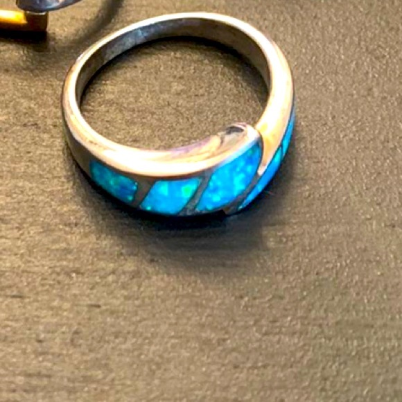 Sterling Silver Ocean blue Fire Opal ring - Picture 2 of 12